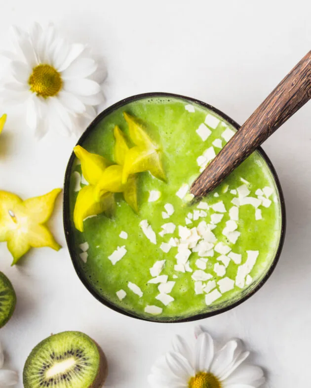 Kiwi & Starfruit Smoothie Bowl