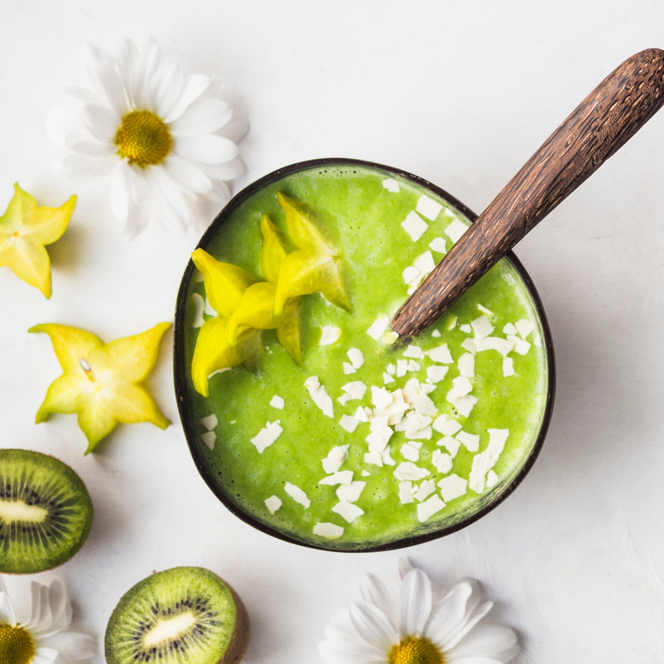 Kiwi & Starfruit Smoothie Bowl